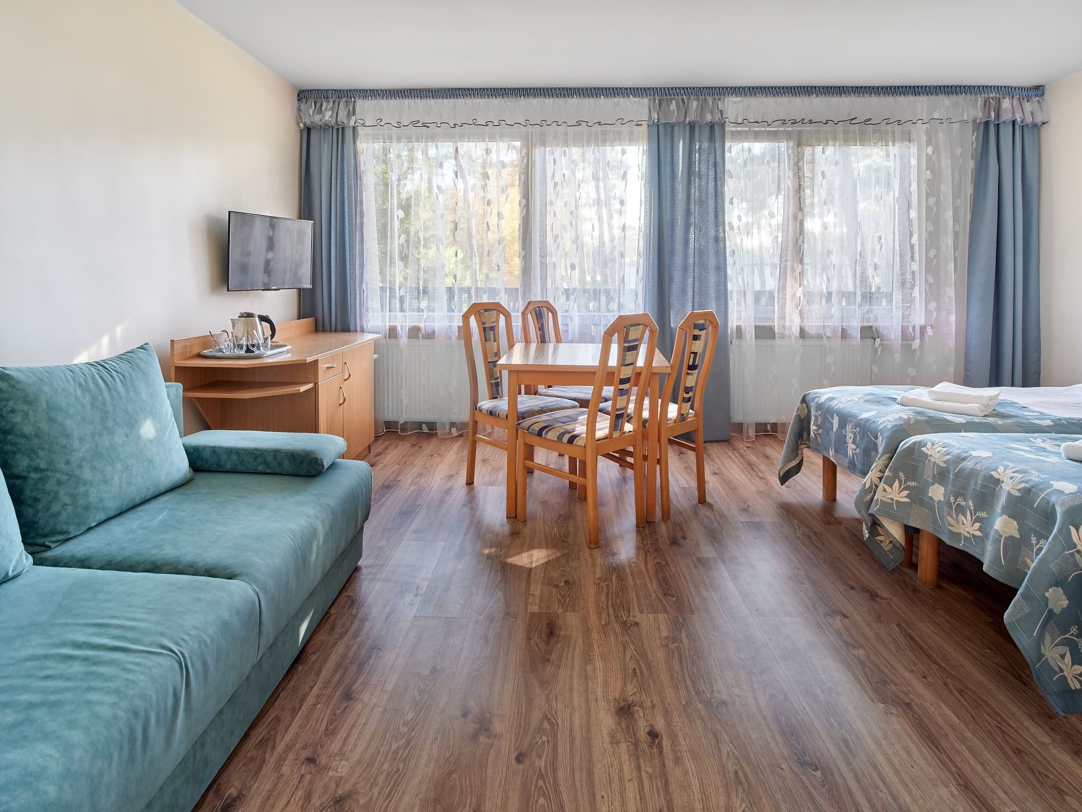 pokój trzyosobowy dla osób z niepełnosprawnościami zdrowotel łeba