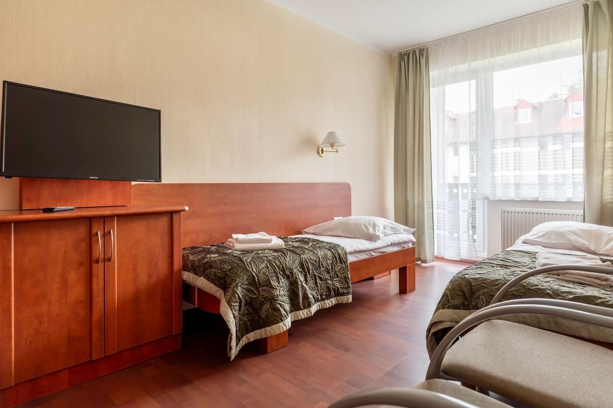 pokój studio podwójny zdrowotel telewizor